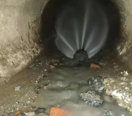 乌烈镇市政管道清淤