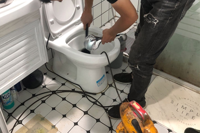 乌烈镇疏通下水道