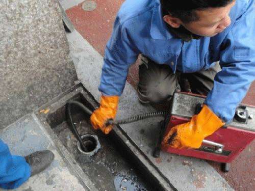 乌烈镇疏通下水道