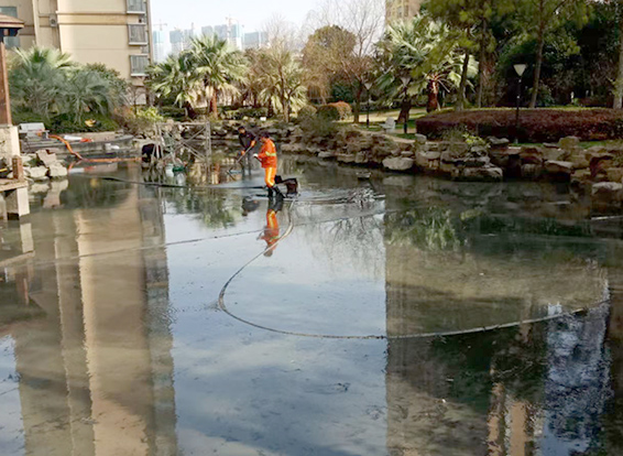 乌烈镇景观池淤泥清理