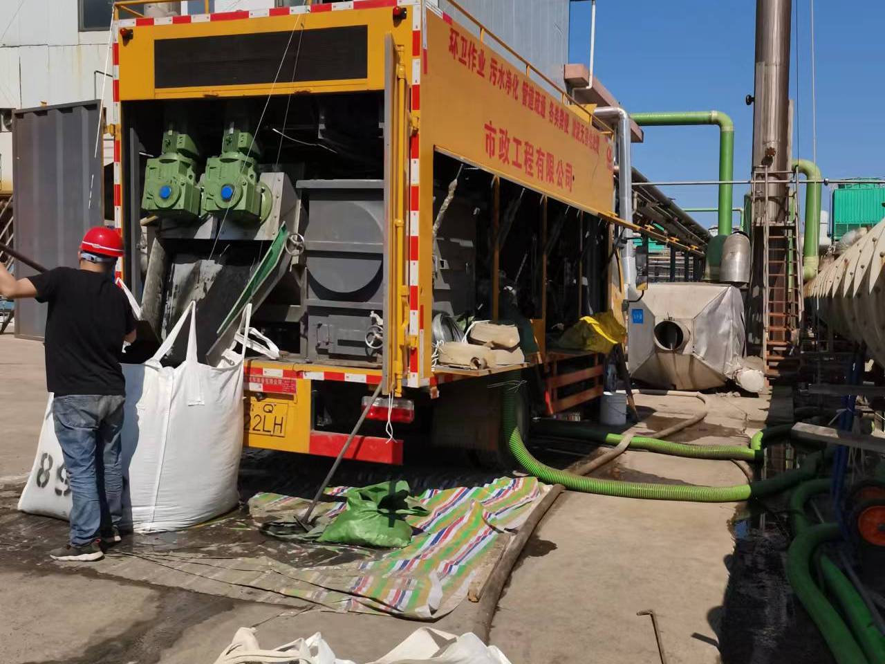 乌烈镇淤泥压干处理